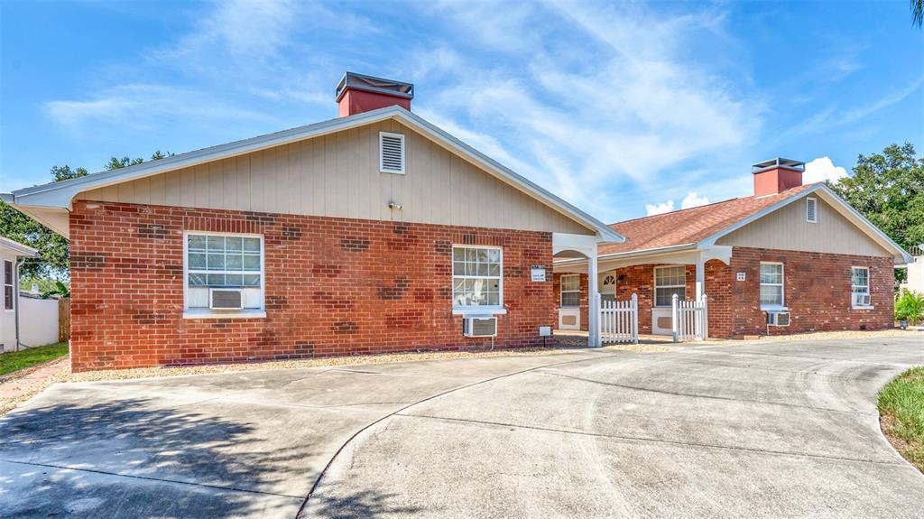 1460 Cleveland St in Clearwater, FL - Building Photo