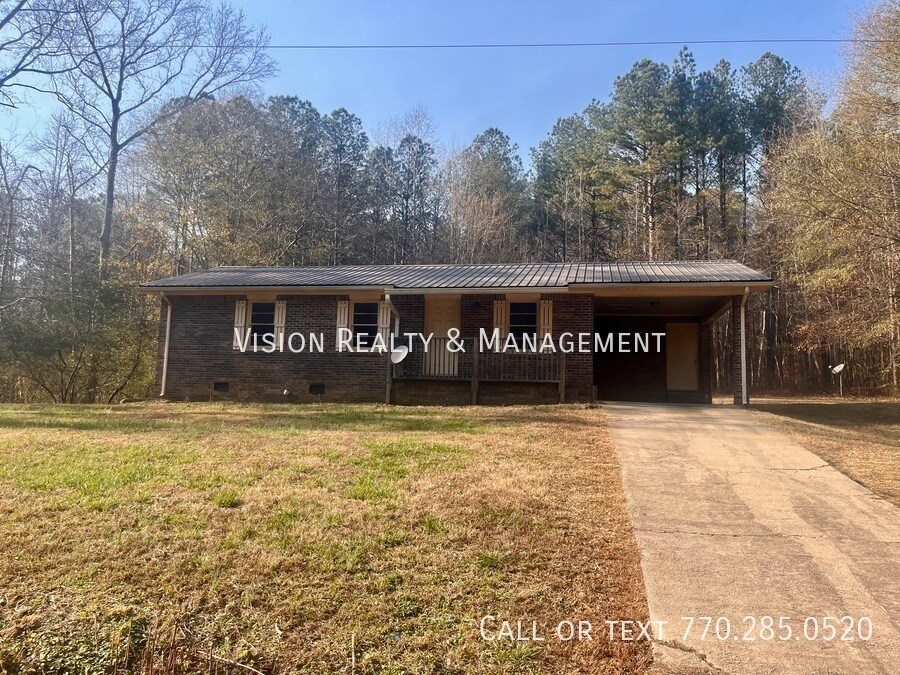 27 Monroe Rd in Buchanan, GA - Building Photo