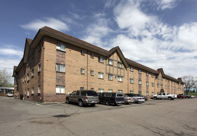 Crestview Apartments in Arvada, CO - Building Photo - Building Photo