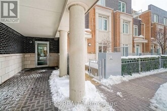 370 Square One Dr in Mississauga, ON - Building Photo - Building Photo