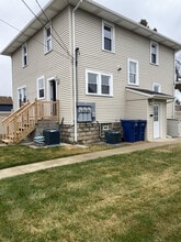 18704 Jefferson in Riverview, MI - Building Photo - Building Photo