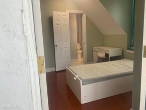 117 S 42nd St-Unit -Unit 3 in Philadelphia, PA - Building Photo - Building Photo