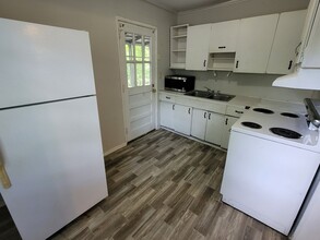 2833 Wesley Dr in Columbia, SC - Foto de edificio - Building Photo