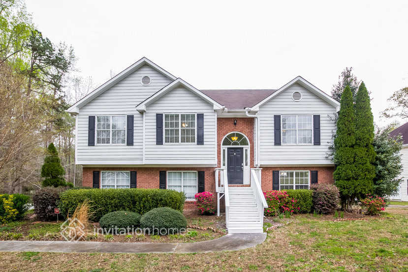 2095 Oakpointe Ct in Buford, GA - Building Photo