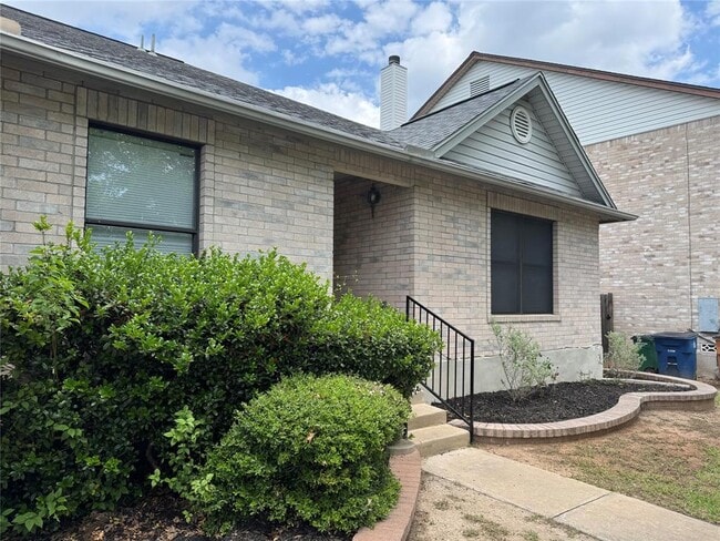 property at 1104 Collinwood W Dr