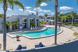 Harbour Cay in Largo, FL - Building Photo