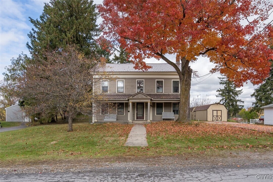 25 Garden Rd in Philadelphia, NY - Building Photo