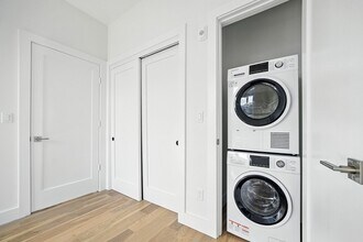 34 Hichborn St, Unit 204L in Boston, MA - Building Photo - Building Photo