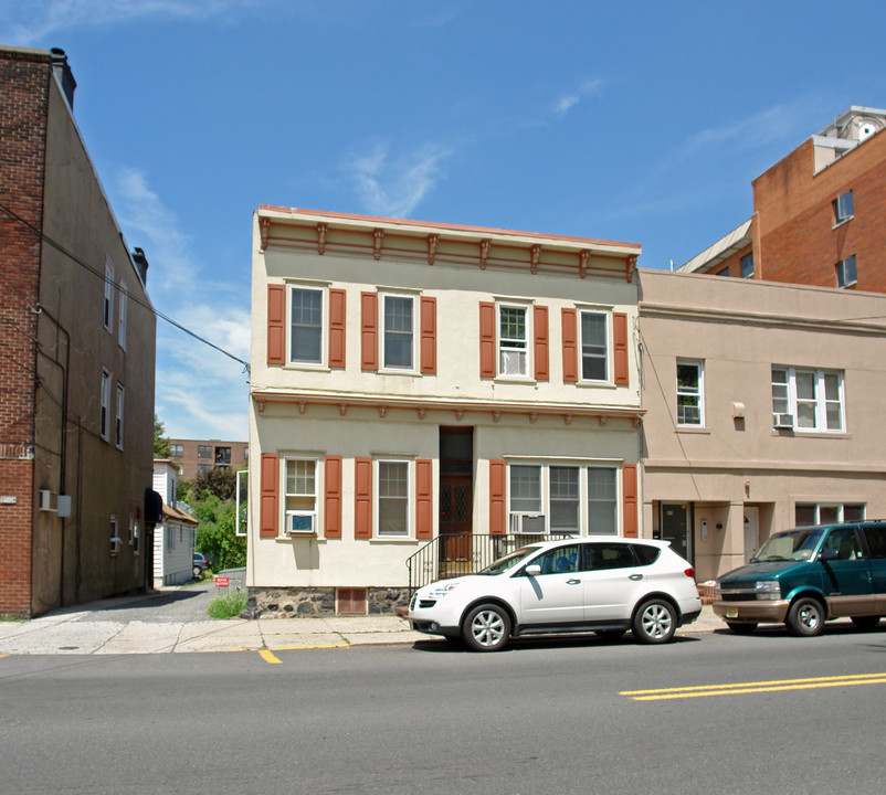 625 Palisade Ave in Cliffside Park, NJ - Building Photo