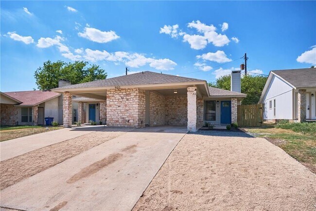 902 Fieldwood Dr in Austin, TX - Building Photo - Building Photo