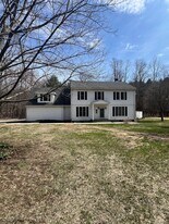 61 Arch St in Burlington, CT - Building Photo