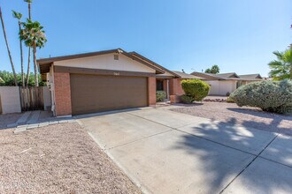 7911 East Vía de Belleza in Scottsdale, AZ - Building Photo - Building Photo