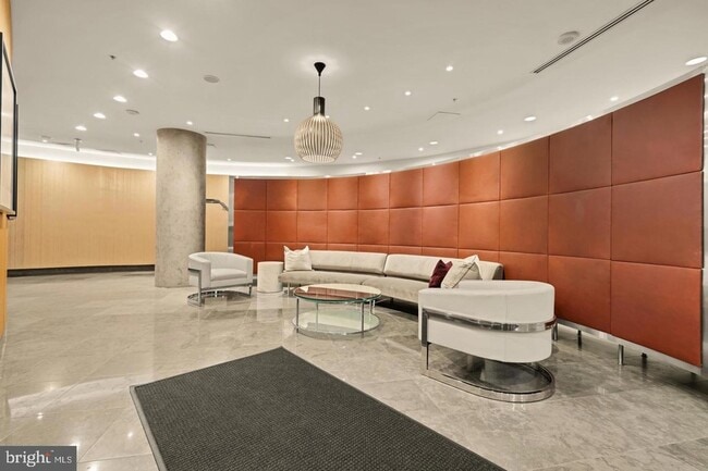 1010 Massachusetts Ave NW, Unit 503 in Washington, DC - Foto de edificio - Building Photo