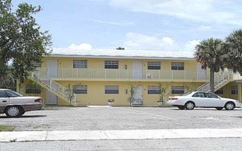 Ocean Pearl Apartments in Deerfield Beach, FL - Building Photo - Building Photo