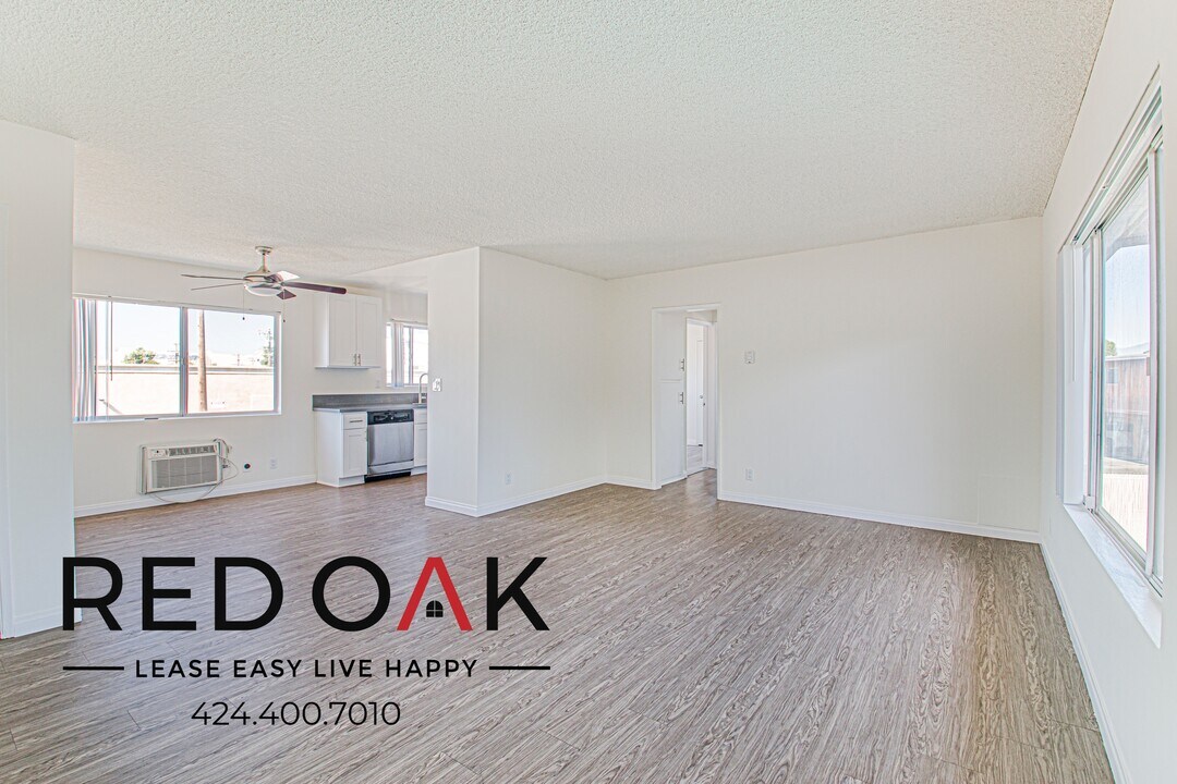 8123 Langdon Ave in Los Angeles, CA - Building Photo