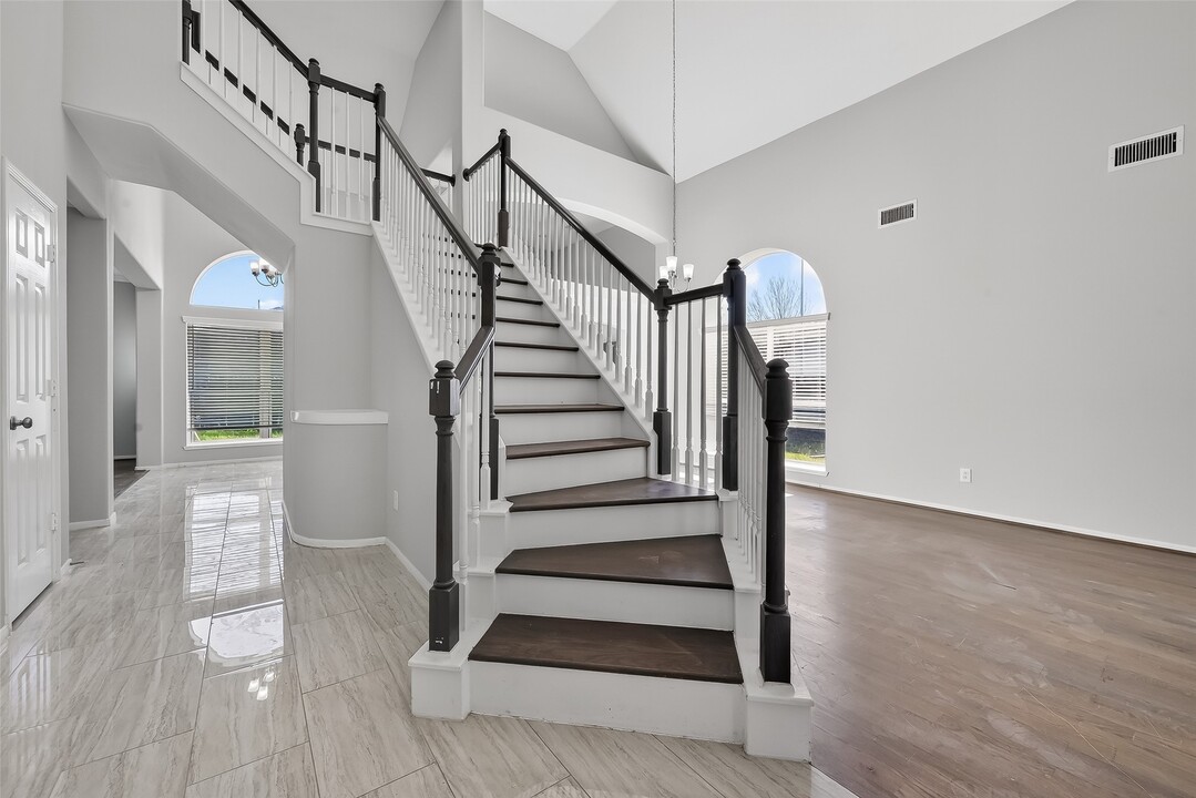 17711 Shelby Oaks Cir in Richmond, TX - Building Photo