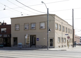 3051 Lake Shore Blvd W in Toronto, ON - Building Photo