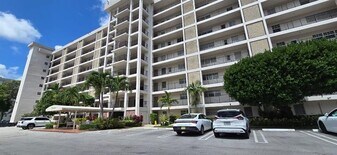 3300 N Palm Aire Dr in Pompano Beach, FL - Building Photo