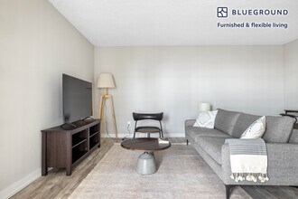 615 S Catalina Ave-Unit -FL2-ID438 in Redondo Beach, CA - Foto de edificio - Building Photo