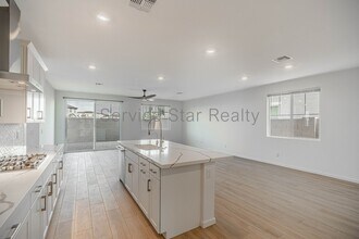 2432 W Maximo Wy in Phoenix, AZ - Building Photo - Building Photo