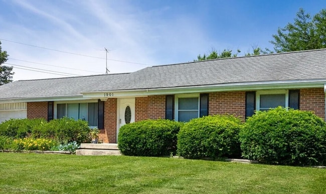 property at 1901 N Maplewood Ave