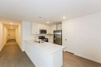 2741 Ctr Crk Ln in Fort Worth, TX - Foto de edificio - Building Photo