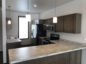 717 14th St SE in Mandan, ND - Building Photo