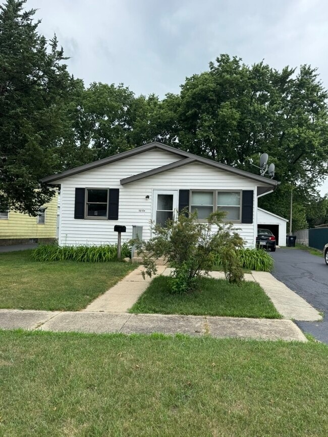 1618 Oak St, Unit 1618A Oak St.