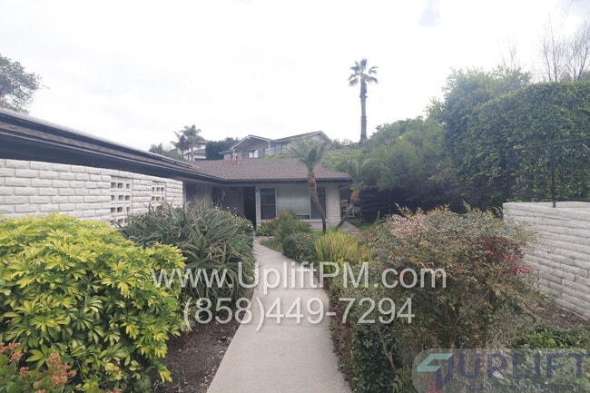 2363-2369-2369 Snead Dr in Oceanside, CA - Building Photo - Building Photo