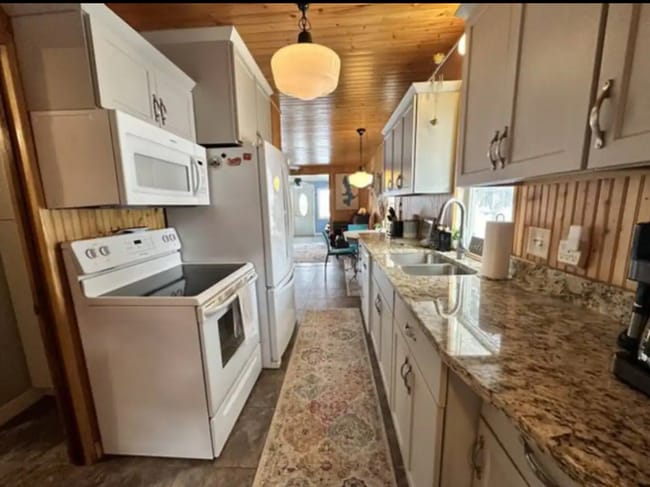 property at 13724 Sunset Dr