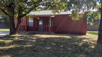 134 Private Rd 3228 in Runaway Bay, TX - Building Photo