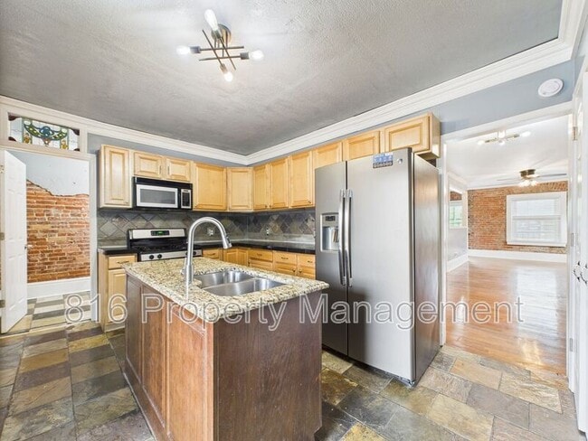 property at 1033 E 5th St