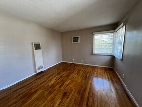 745 W Foothill Blvd in Glendora, CA - Building Photo - Building Photo