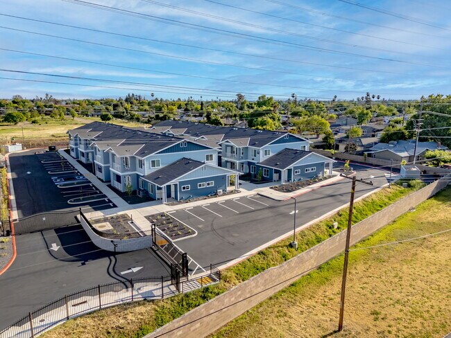 Tran Villa Apartments in Sacramento, CA - Building Photo - Building Photo