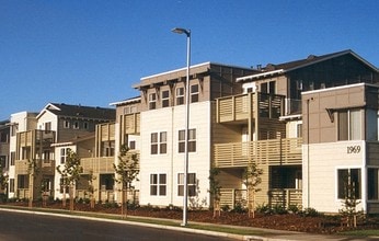 Peninsula Park Apartments in Palo Alto, CA - Building Photo - Building Photo