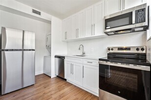 825 85th St in Miami Beach, FL - Building Photo