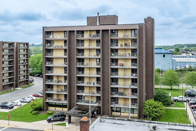 Latrobe Manor in Latrobe, PA - Building Photo - Building Photo