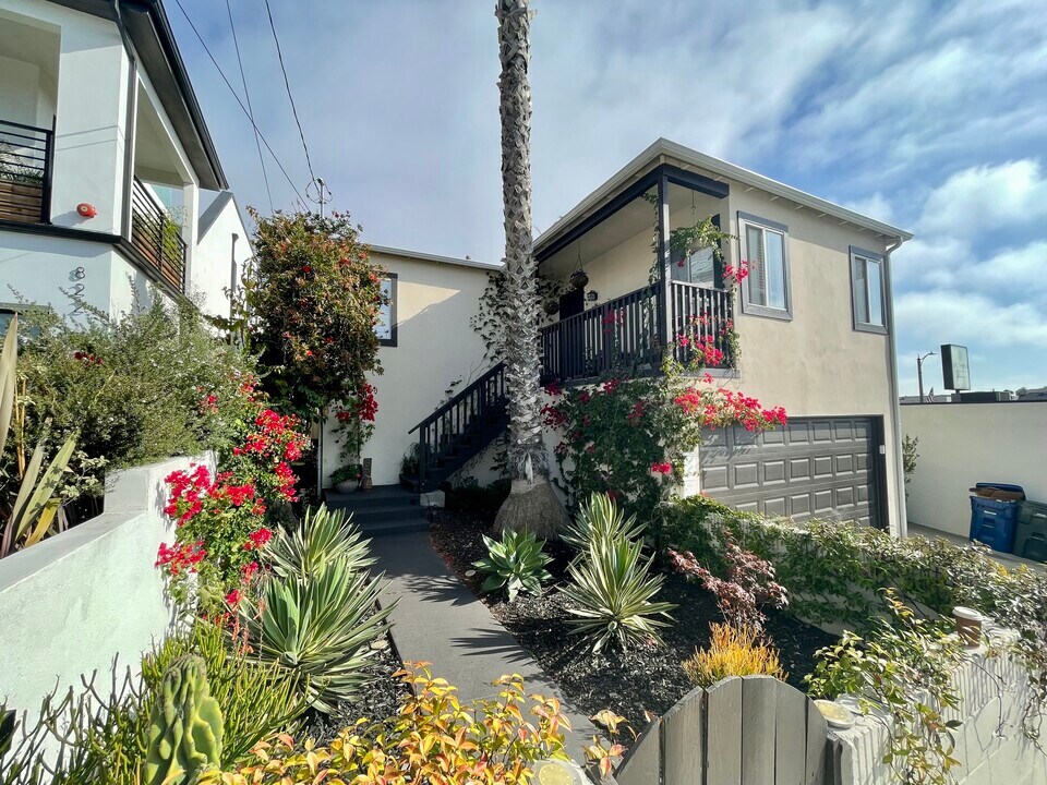820 9th St, Unit OPEN HOUSE SAT SUN 10-12 in Hermosa Beach, CA - Building Photo