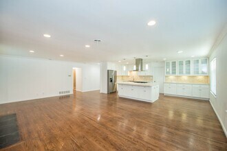 1300 Londonderry St in Costa Mesa, CA - Building Photo - Building Photo