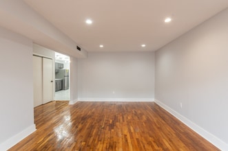 1903 Country Ln in Ewing Township, NJ - Foto de edificio - Building Photo