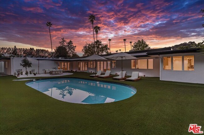 property at 502 Evelyn Pl