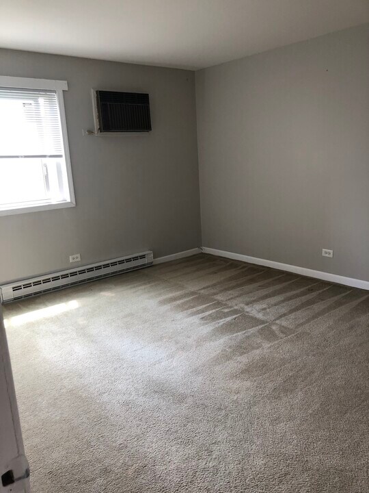 535 W Lies Rd in Carol Stream, IL - Building Photo