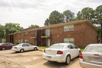 Lone Oak Apartments in Baton Rouge, LA - Building Photo - Building Photo