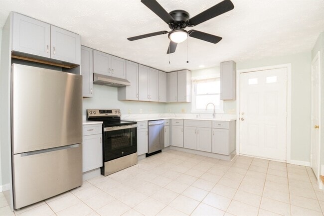 71 Norton St in Attleboro, MA - Building Photo - Building Photo