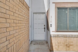 319 Richvale Ln in Webster, TX - Building Photo - Building Photo