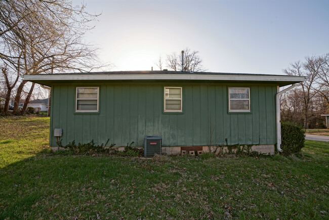 1008 W Lakewood St in Ozark, MO - Building Photo - Building Photo