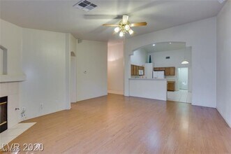 10308 Juniper Creek Ln in Las Vegas, NV - Foto de edificio - Building Photo