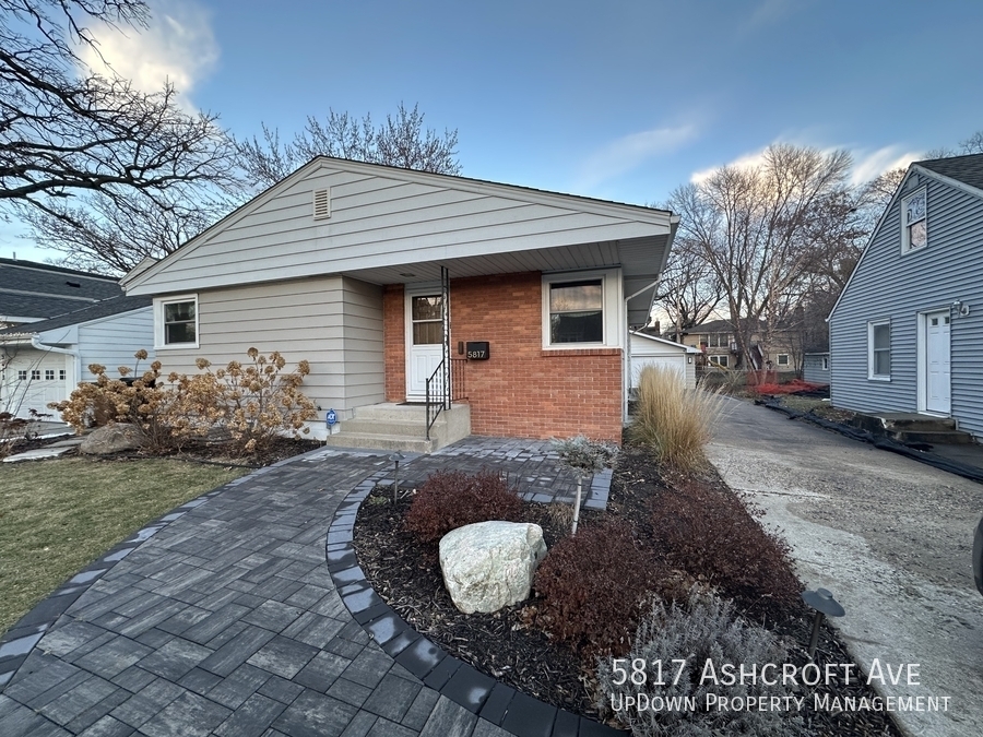 5817 Ashcroft Ave in Minneapolis, MN - Building Photo