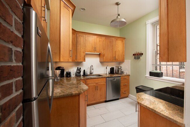 411 Marlborough St, Unit 6 in Boston, MA - Building Photo - Building Photo