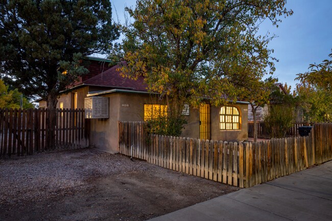 707 12th St SW-Unit -707 in Albuquerque, NM - Building Photo - Building Photo